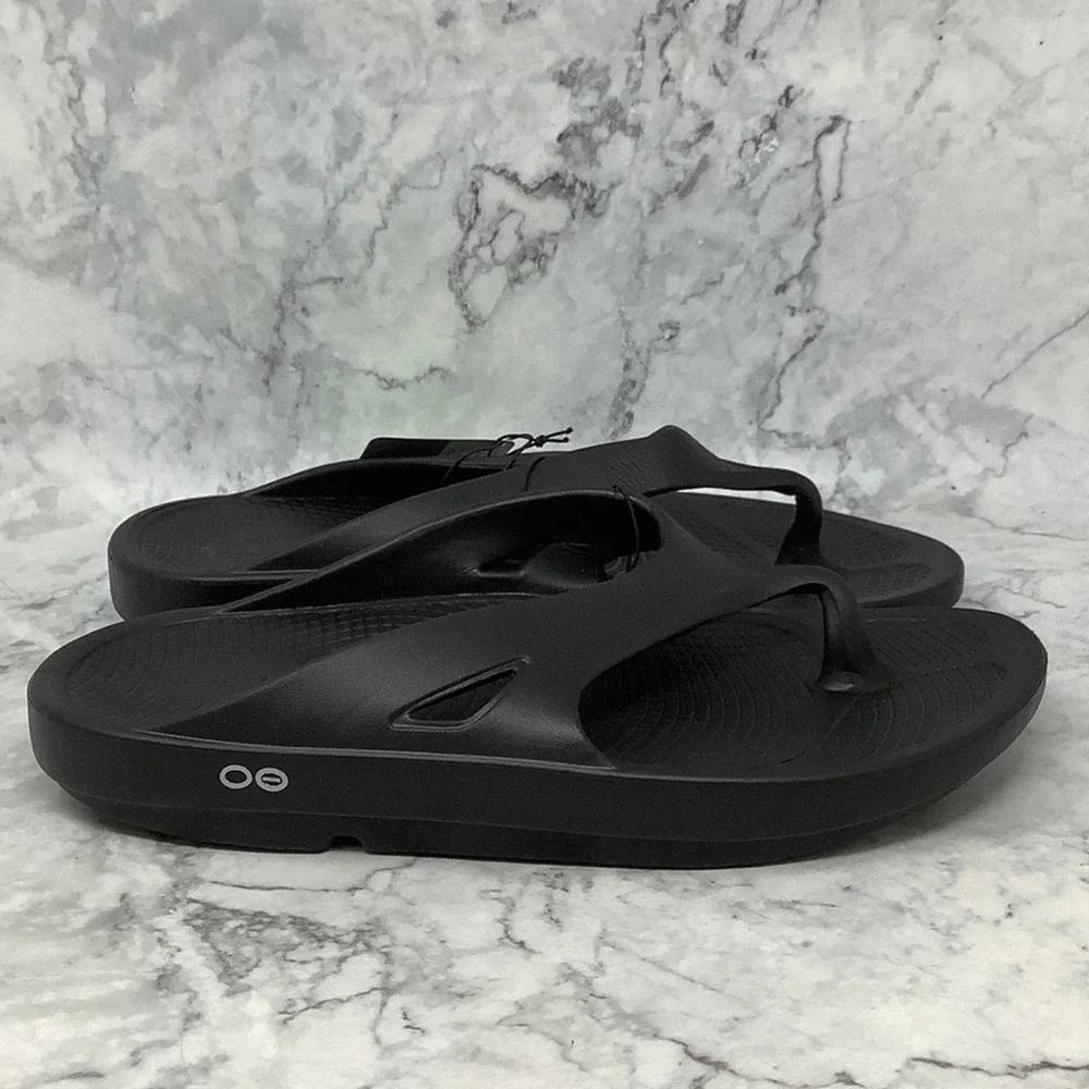 OOFOS Black Men's Flip-Flops Comfort Recovery Sandals